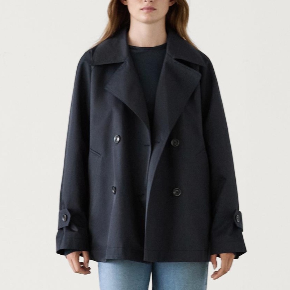Short navy trench coat by Massimo Dutti